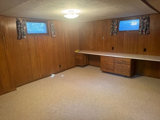 Building Photo - Amazing Home Next to Interlachen Golf Cour...