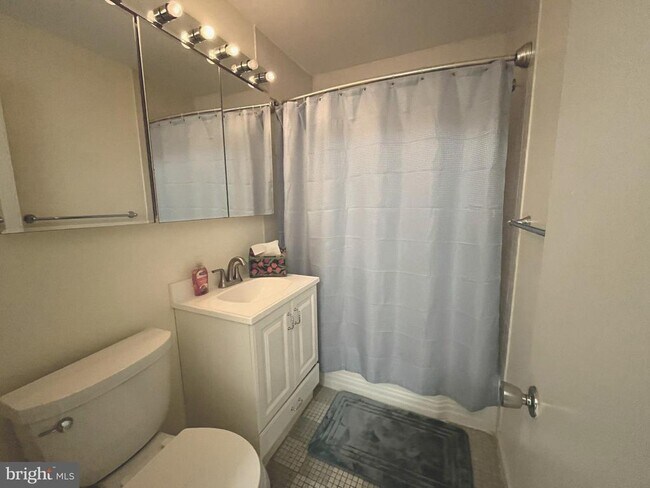 Building Photo - 10670 Weymouth St