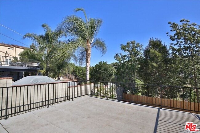 Building Photo - 4014 Verdugo View Dr
