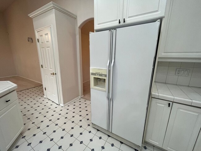 Building Photo - Clackamas Ranch 3 bedroom 2 bathroom - W/D...