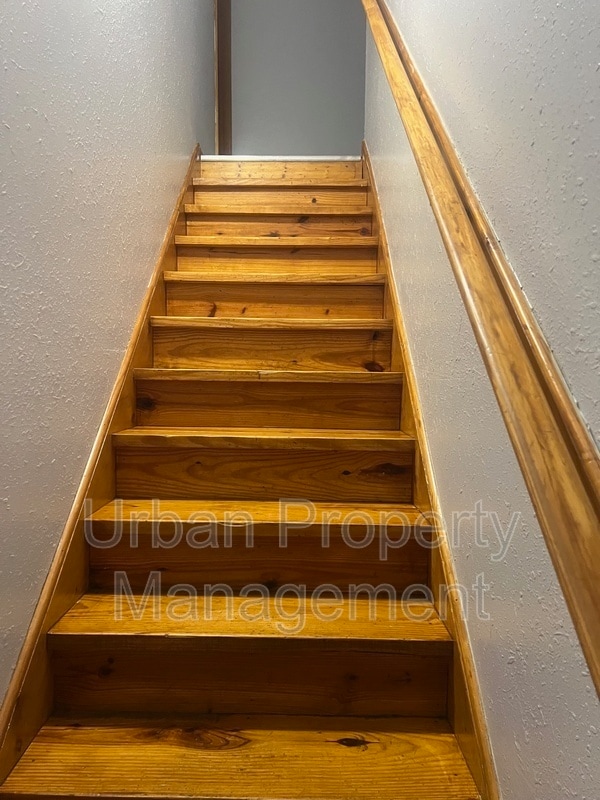 Building Photo - 429 Simpson Ave