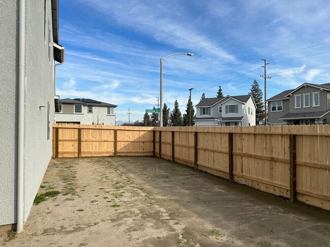 Building Photo - Lovely newer home on a corner lot!