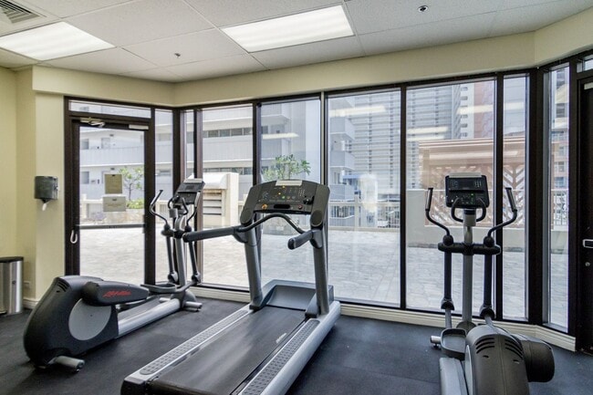 Building Photo - Fully Furnished 1-Bed 1-Bath Mountain Views @ Island Colony