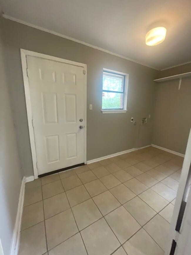 Building Photo - Renovated 3 Bedroom 2 Bath Home for Rent with 2 Car Garage!