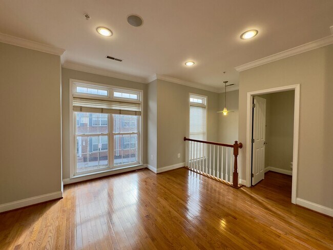 Building Photo - Charming 4 Bedroom/3.5 Bathroom Townhome with In-Unit Laundry in Pigtown, Baltimore, MD!