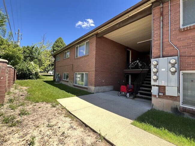 Building Photo - 4768 S Bonair St