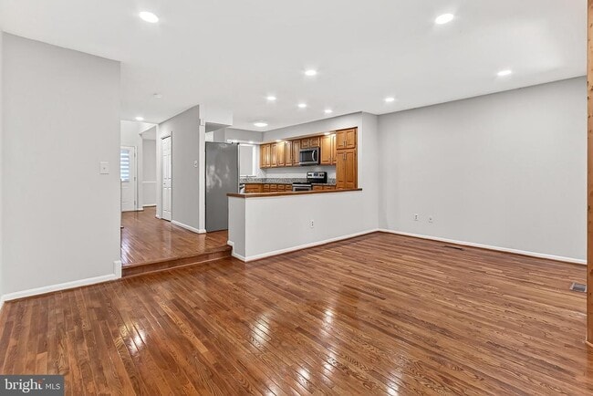 Building Photo - 4021 Lake Glen Rd