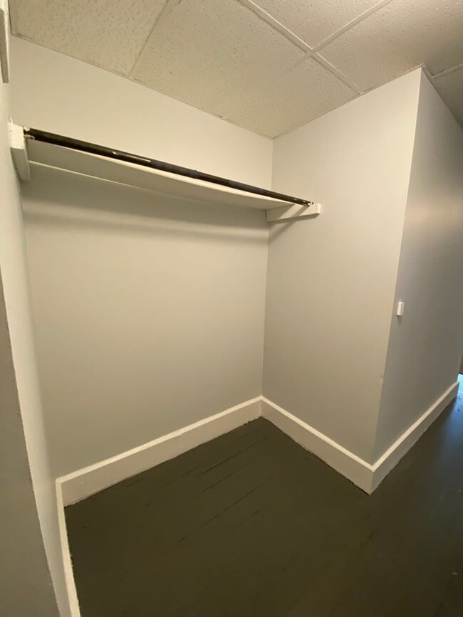 Building Photo - 1513 E Superior St