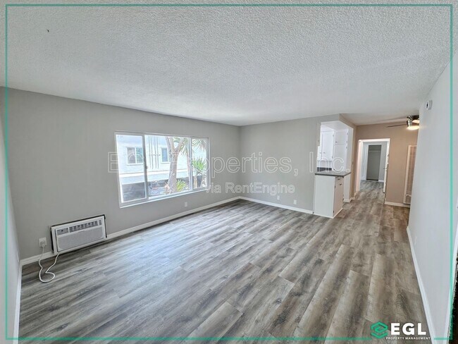 Building Photo - 1006 N Orange Grove Ave