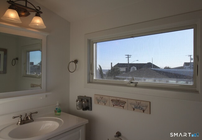 Building Photo - 147 Captains Dr