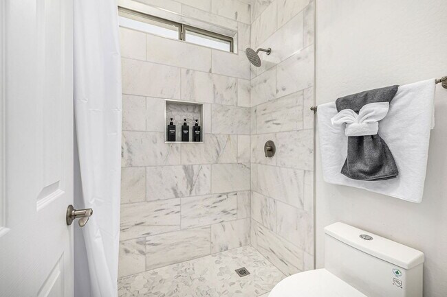 Building Photo - 5211 N 193rd Ave