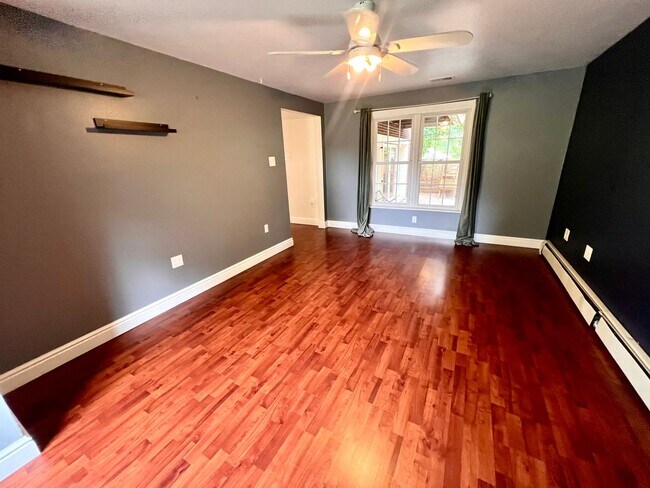 Building Photo - Pittsburgh - 3 Bedroom 1.5 Bathroom - Upda...