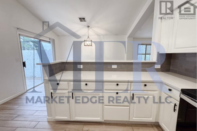 Building Photo - 2Bed/2Bath w/ Office-House at 40th St/Cactus-Garg!