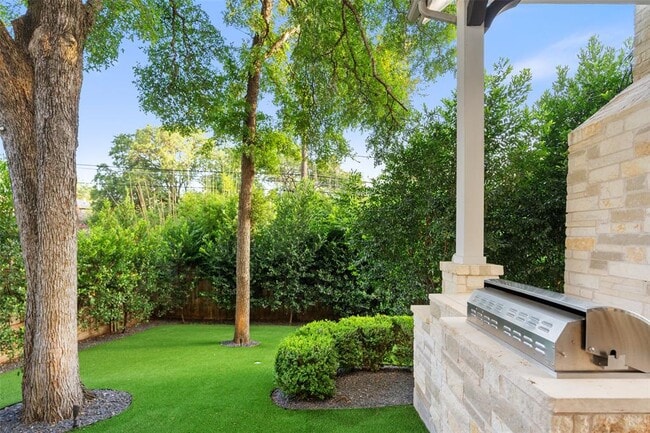 Building Photo - 1002 Meriden Ln