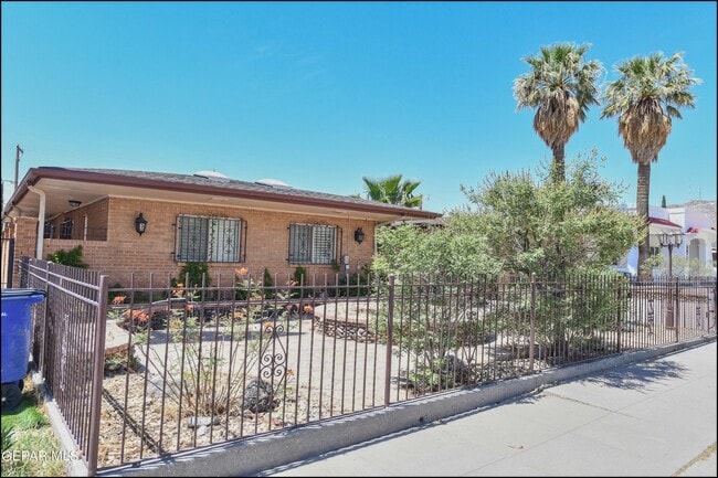 Primary Photo - 3030 Aurora Ave