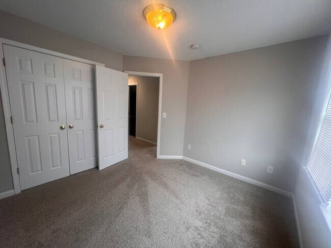 Building Photo - Charming 3-Bedroom Home with Endless Poten...