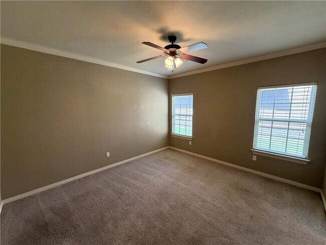 Building Photo - 537 N Keats Dr