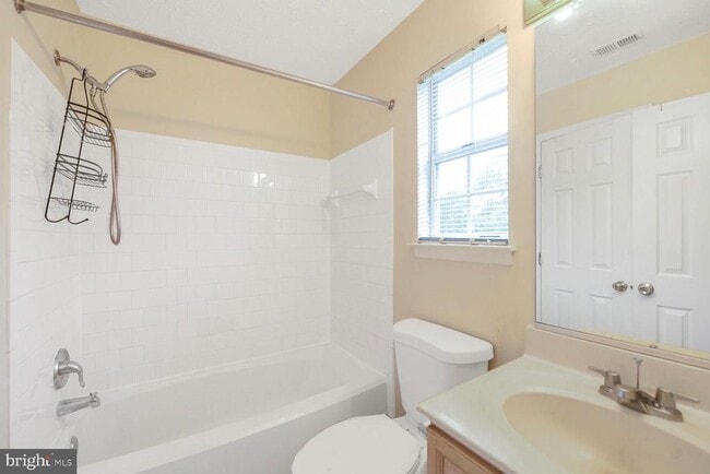 Building Photo - 46525 Hollymead Pl