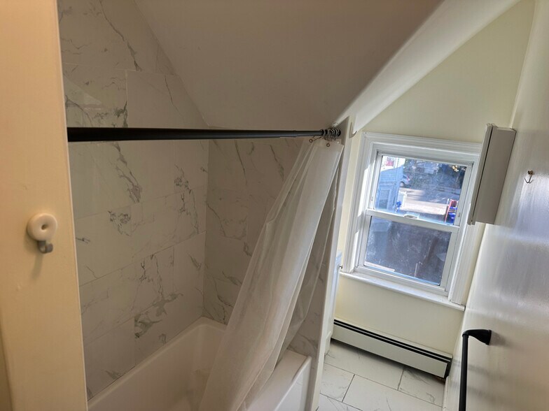 Primary Photo - 106 Taylor St