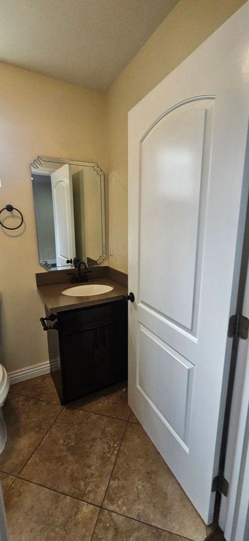 Building Photo - 75(611)