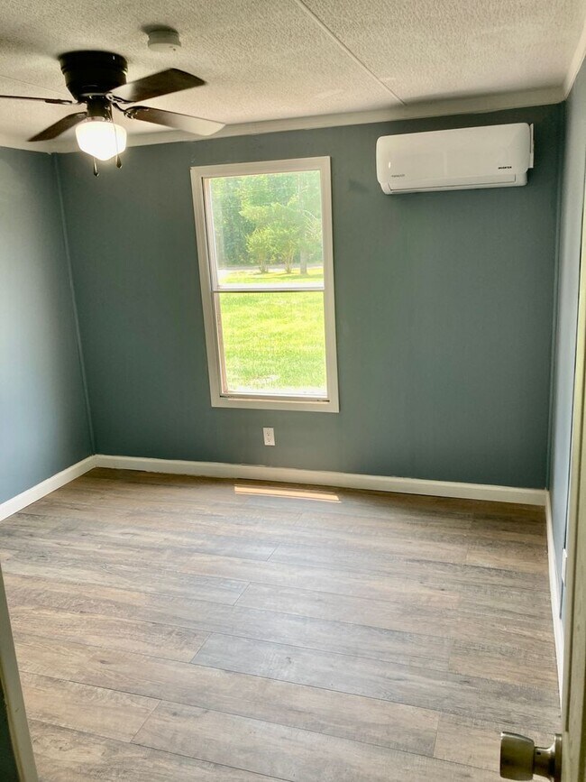 Building Photo - Conveniently Located in Trenton South Caro...