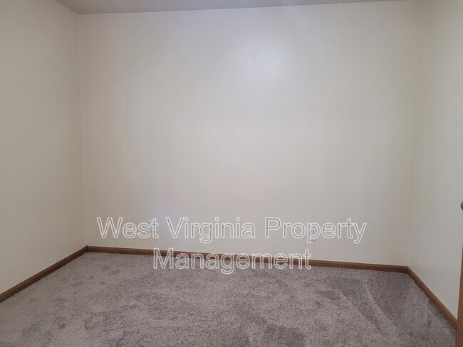 Building Photo - 190 Cardinal Wy