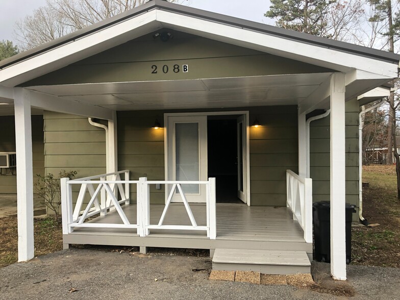 Front of Unit A - 208 cagle rd