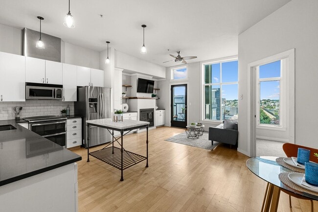 Building Photo - Portal Condominiums ~ Queen Anne