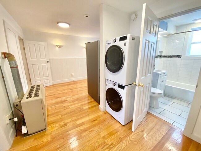 Building Photo - 69 Russell St