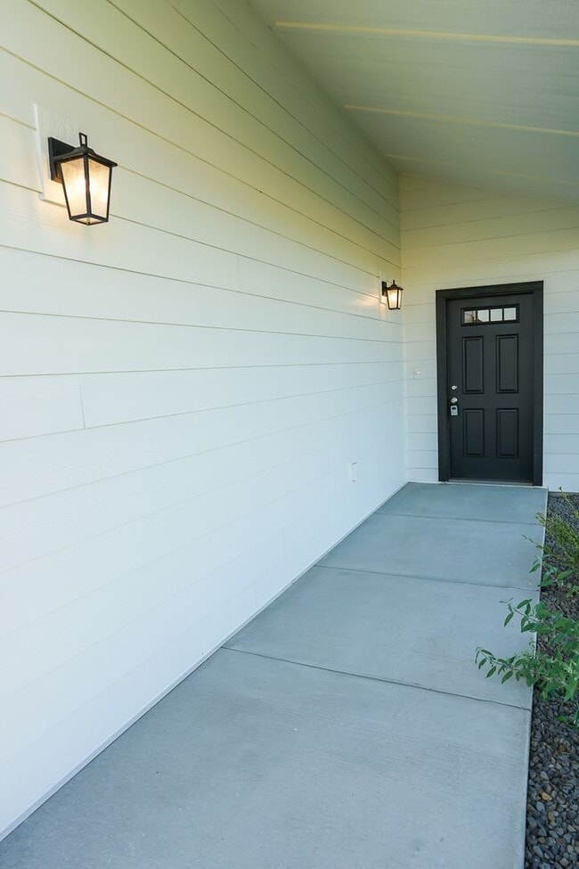 Building Photo - Just Completed  Beautiful Two Bedroom Two ...