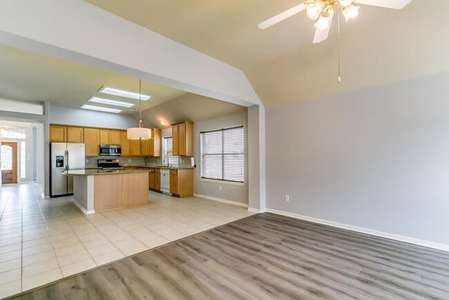Building Photo - 16802 Village View Trail