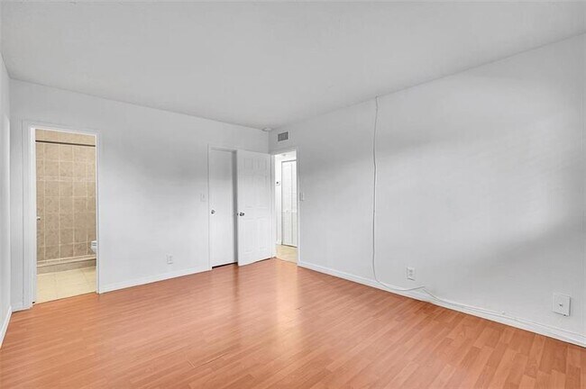 Building Photo - 2020 NE 56th St