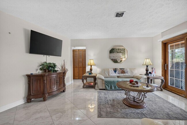 Building Photo - 1362 SW Knollwood Dr