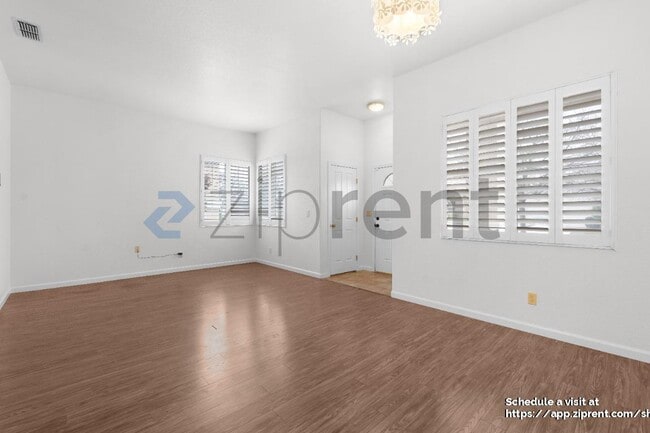 Building Photo - 27 Silver Poplar Ct