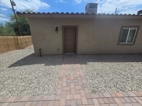 Building Photo - TOWNHOME AVAILABLE 2BD/1BA ALL TILE FLOORING!!! WON'T LAST!!