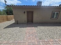 Building Photo - TOWNHOME AVAILABLE 2BD/1BA ALL TILE FLOORING!!! WON'T LAST!!