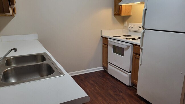 Building Photo - Cute 2 Bedroom/1.5 Bath Villa Rica Townhome