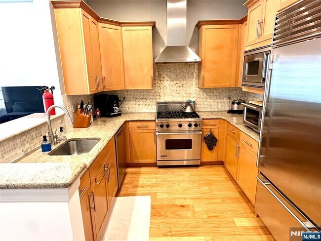 Building Photo - 2308 The Plaza