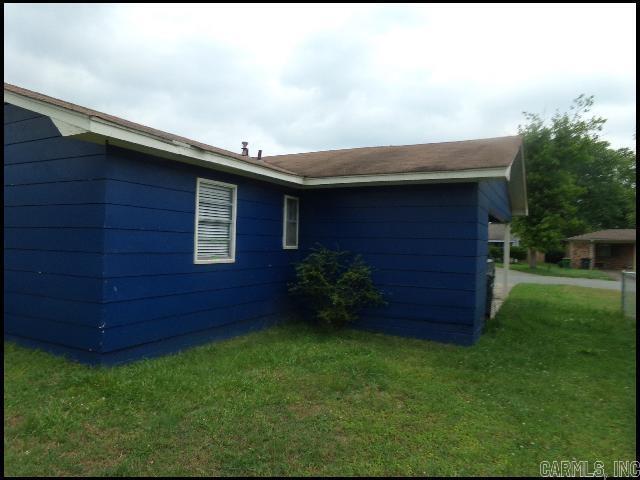 Building Photo - 8115 N Claremont Ave