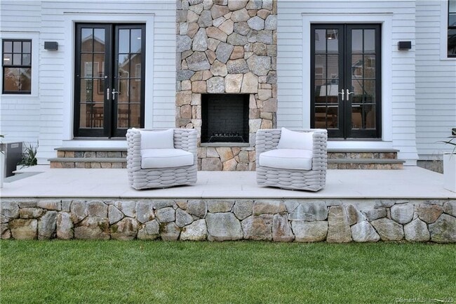 Building Photo - 18 Danbury Ave