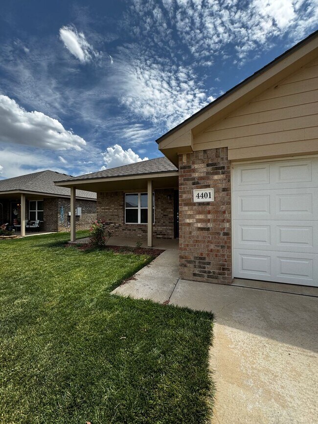 Building Photo - Canyon School District Newer Build 2024 3/2/2