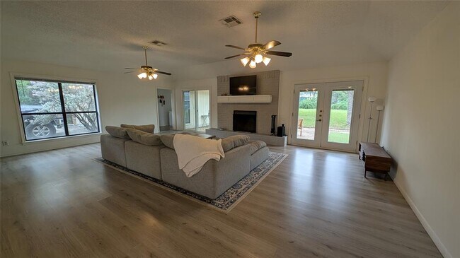 Building Photo - 2738 Oak Haven