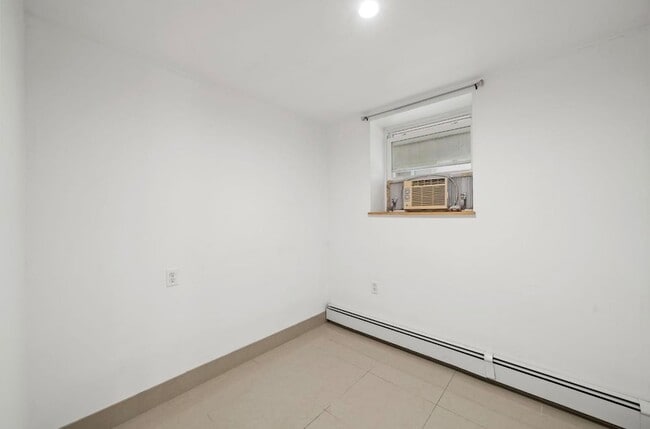 Building Photo - 93 Lord Ave