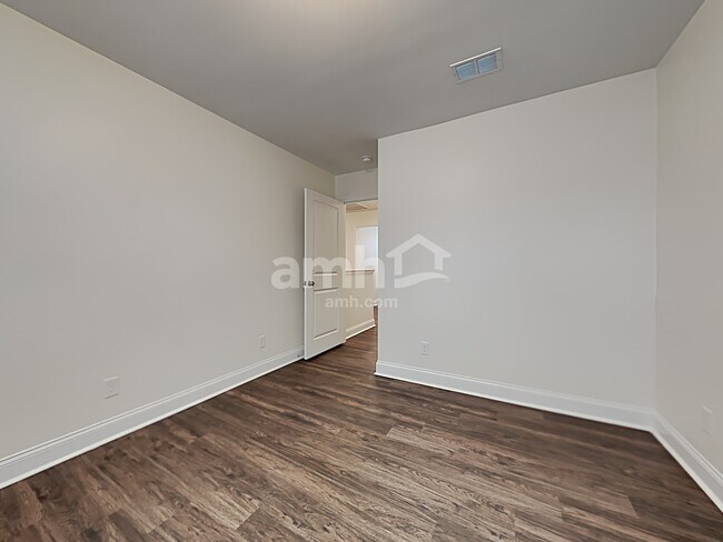 Building Photo - 512 West St