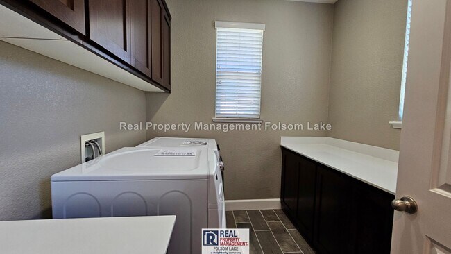Building Photo - 1479 Leonard Ct