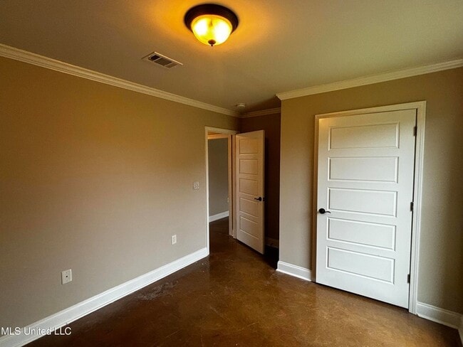 Building Photo - 221 Greenfield Ridge Dr