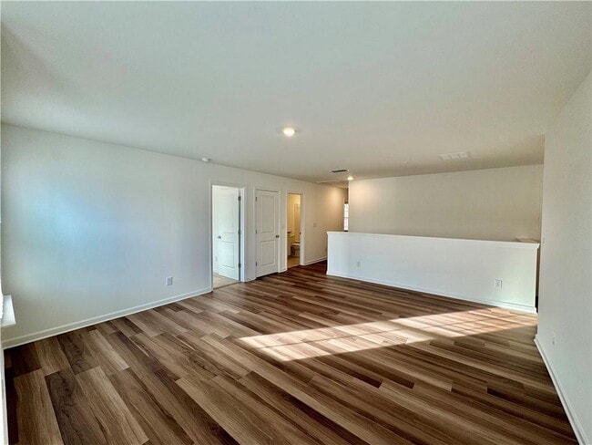 Building Photo - 3012 Orwell Dr SE