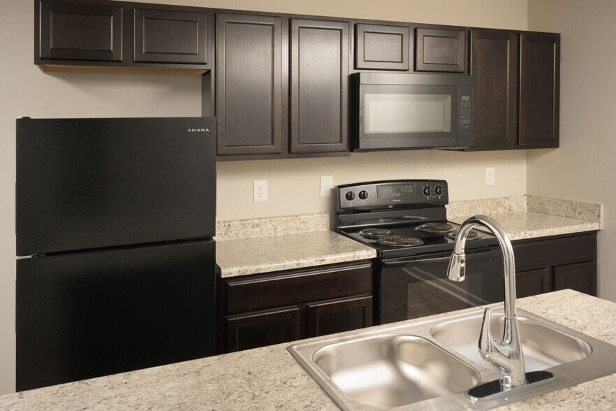 Primary Photo - Ivy Terrace Apartments