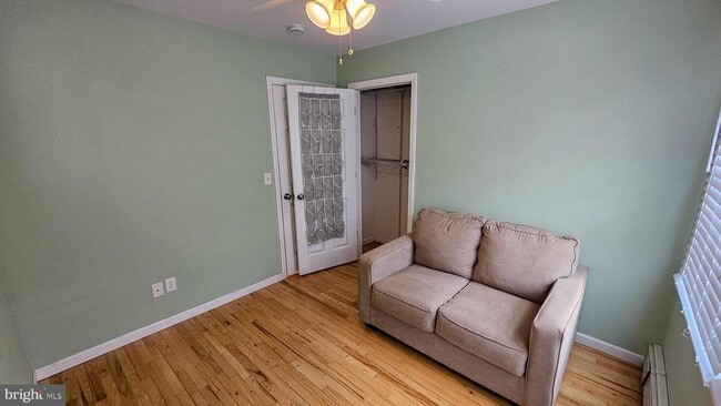 Building Photo - 213 8th St