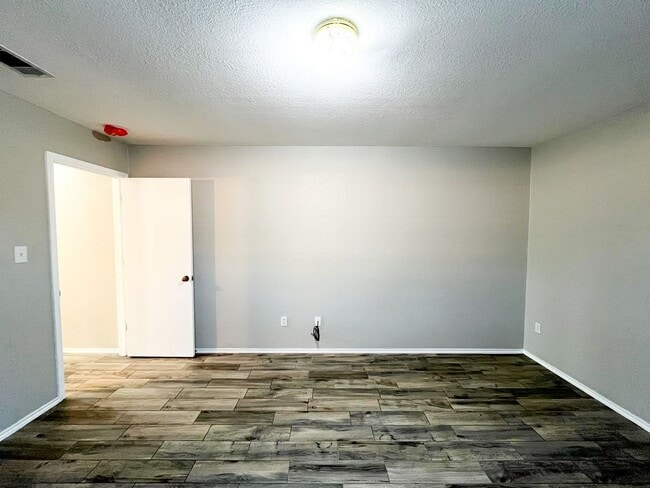 Building Photo - Available NOW Beautiful 1 story, 3 bedroom, 2 bath home. This is exactly what you have been looki...